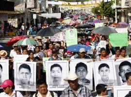 Miles de mexicanos reclaman al gobierno por los #estudiantes de #Ayotzinapa 