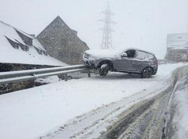 Cinco puertos de Montaña con cadenas y uno cerrado por la nieve en Asturias