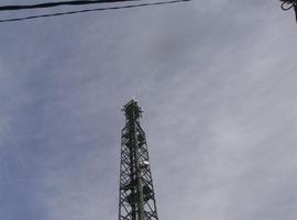 Piden el desmantelamiento inmediato de una antena de telefonía en Colunga