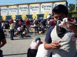 Padres de los 43  estudiantes de #Ayotzinapa irrumpen en el 27 batallón de infantería en #Iguala