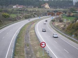 Desvío del tráfico en la A-64 a su paso por Villaviciosa para estabilizar un talud