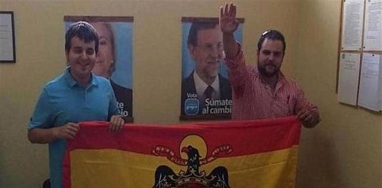 Dimiten el presidente y el tesorero de NNGG del PP por exhibir la bandera franquista