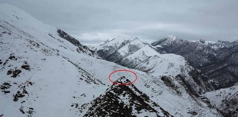 Rescatan a un montañero lesionado en un hombro