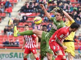 El Sporting empató sin goles en el campo de Montilivi, ante el Girona,