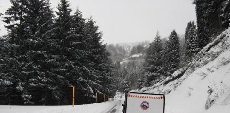 Senderistas, montañeros y escaladores en las Jornadas de Prevención de Riesgos en Montaña 