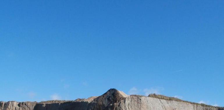 Ecologistas de Avilés denuncian vertidos no autorizados en la cantera de La Atalaya