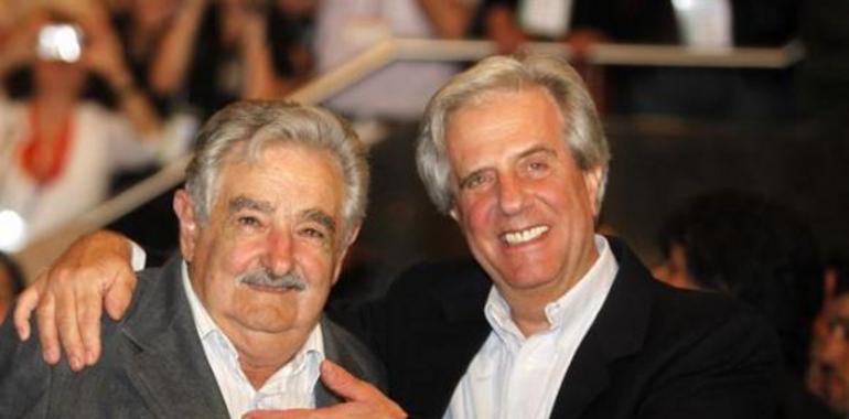 Tabaré Vázquez vuelve a tomar el mando de Uruguay; José (Pepe) Mujica recibe ovación popular