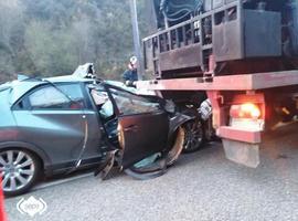 Herido un hombre en el accidente entre un coche y un camión en Colunga