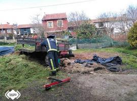 Vecino de Argüeru muere al volcar el tractor que manejaba