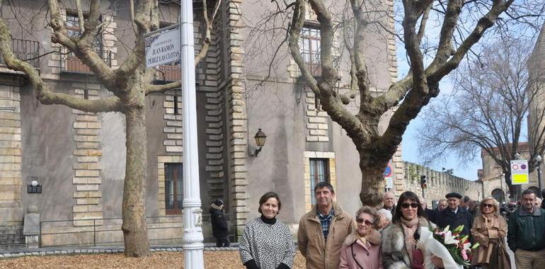 Gijón dedica los jardines del Santo Ángel al periodista Juan Ramón Pérez Las Clotas