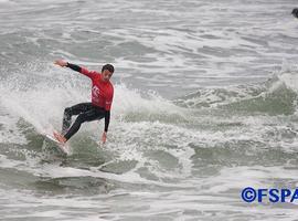 La playa de San Lorenzo acogió la primera prueba del Circuito Guajes de la Federación de Surf