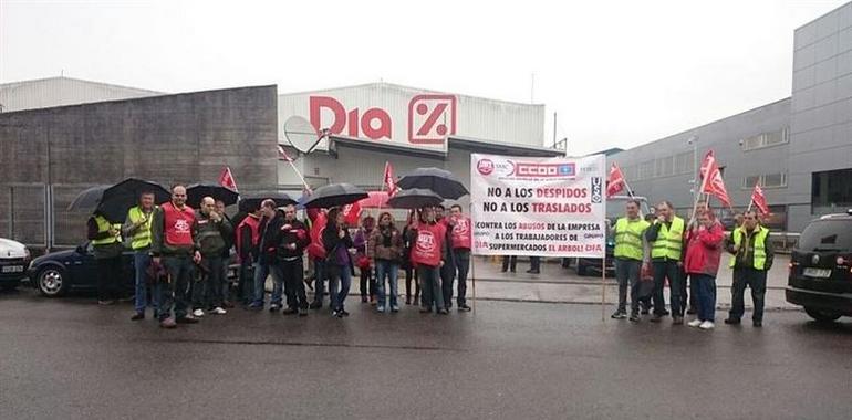 Los despedidos de El Arbol marchan a pie hasta los almacenes del grupo Dia