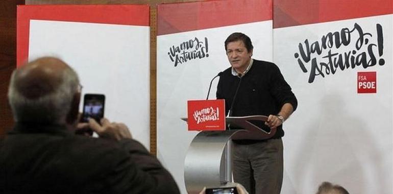 Javier Fernández defiende en Avilés un pacto estatal sobre la tarifa eléctrica