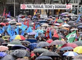 Masiva protesta en España para pedir "pan, trabajo, techo y dignidad" 