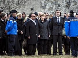 Hollande, Merkel y Rajoy en la zona de caída del avión de Germanwings 