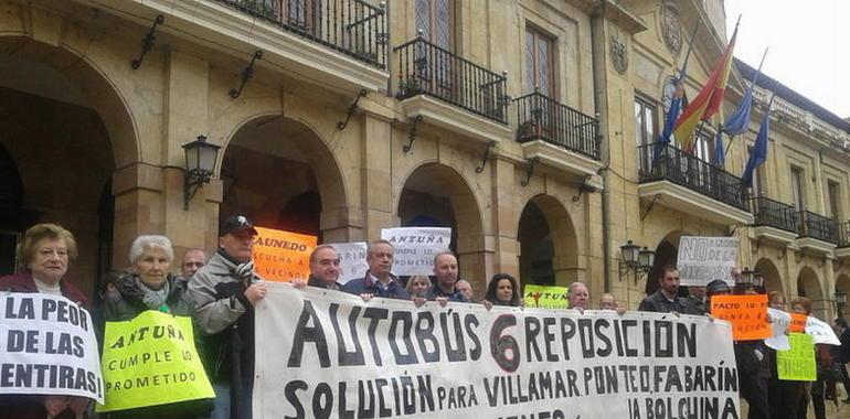 Los vecinos de Villamar reclaman ante el Consistorio ovetense su derecho a un autobús