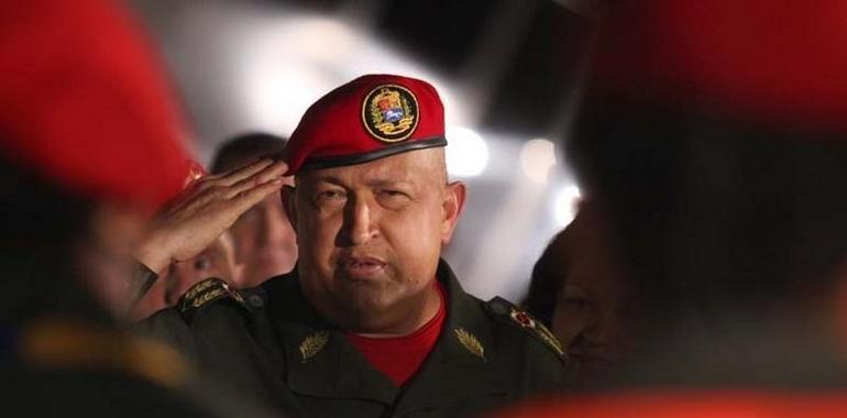 Chávez anuncia incremento de sueldo a los militares