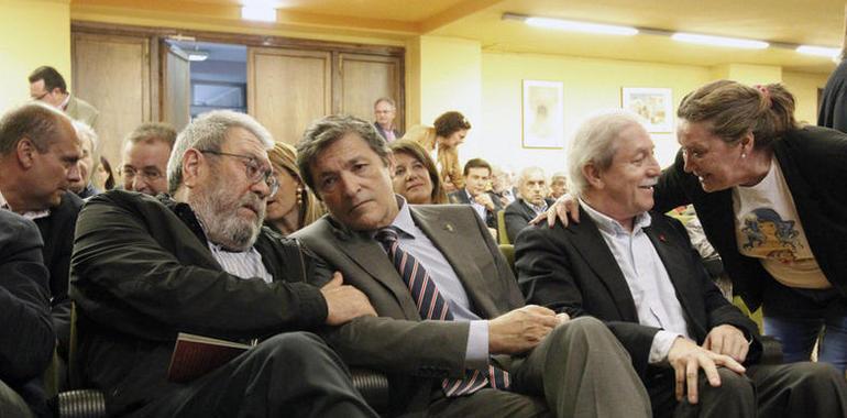 El presidente de Asturias ve obsceno que Rajoy presuma del paro con impudicia