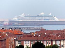 El crucero Anthem of the Seas, con 4000 viajeros y más de 2000 tripulantes, hace vermú en Gijón