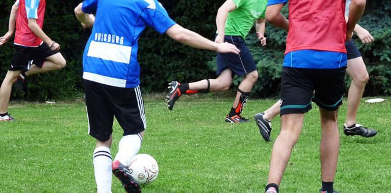 La práctica regular del fútbol ayuda a los adolescentes a mantener la atención