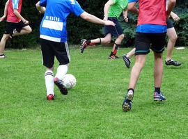 La práctica regular del fútbol ayuda a los adolescentes a mantener la atención