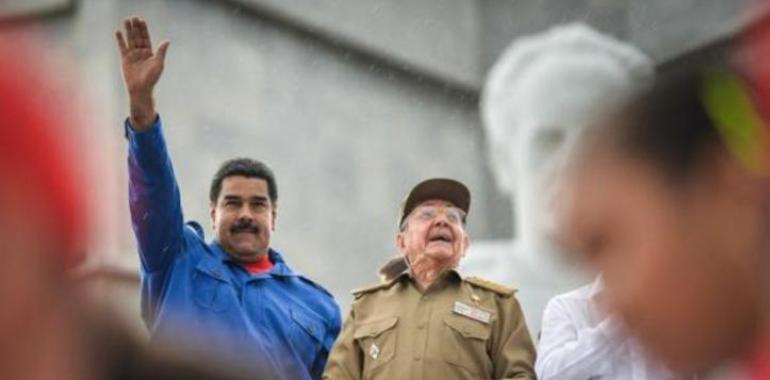  Castro y Maduro encabezan en La Habana el desfile por el Día del Trabajo  