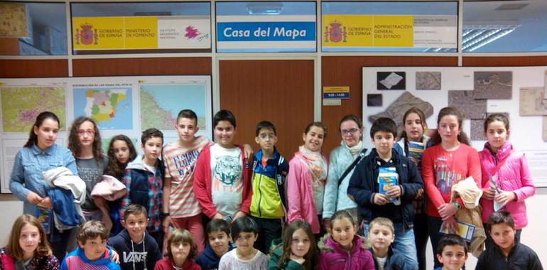 Alumnos del CP Manuel Martínez, de Gijón, conocen la cartografía en el Instituto Geográfico Nacional