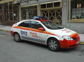 La Policía Local detiene a 3 gallegos cuando robaban en un bar de Gijón