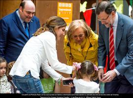 Rajoy reivindica en Oviedo su subida de pensiones a las mujeres como medida de apoyo a la familia