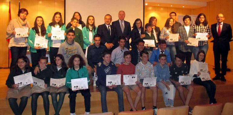 Sanidad entrega los premios del concurso escolar Consumópolis 10