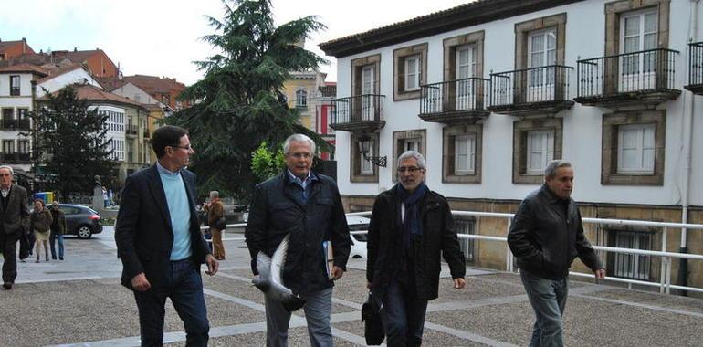 Llamazares: Los asturianos no están condenados al barcenísmo sin Barcenas ni al villismo sin Villa