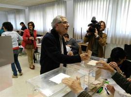 Llamazares espera que las elecciones abran las puertas de la "recuperación y la honestidad"