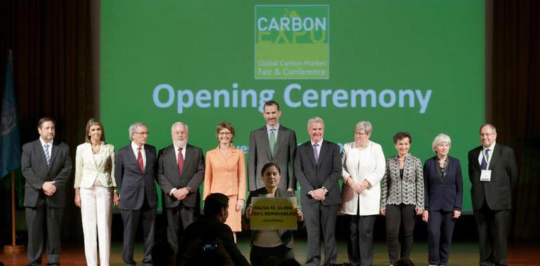 Acción de Greenpeace ante la ministra Tejerina y el Rey en Carbon Expo 