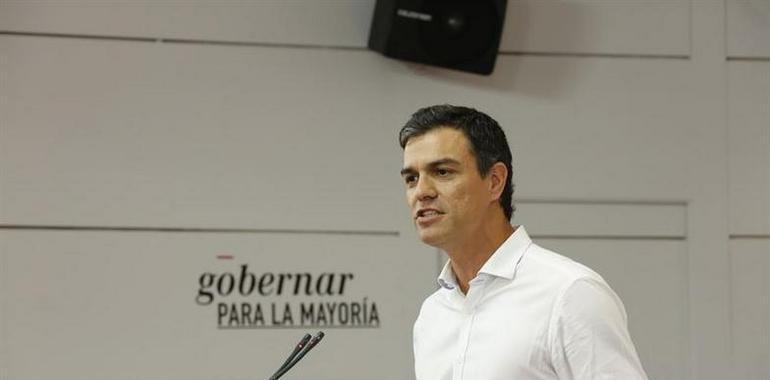 Pedro Sánchez destaca el "gran trabajo" del presidente Javier Fernández en Asturias