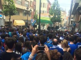 Locura azul en la capital asturiana tras el ascenso del Real Oviedo