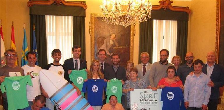 Surf Solidario en Gijón para personas con discapacidad, pro ELA y Galbán