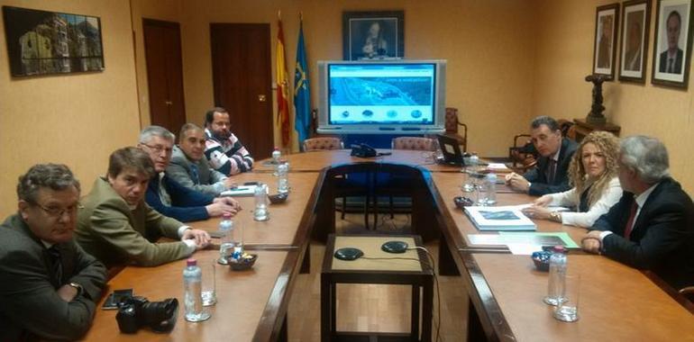 HUNOSA presenta el proyecto para organizar visitas en el Pozo Sotón a los empresarios turísticos