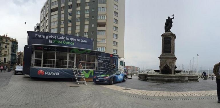 El Autobús de la fibra despeja dudas sobre soluciones de comunicación para los gijoneses