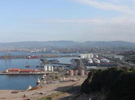 Dos cruceros llegarán este mes al puerto de Gijón