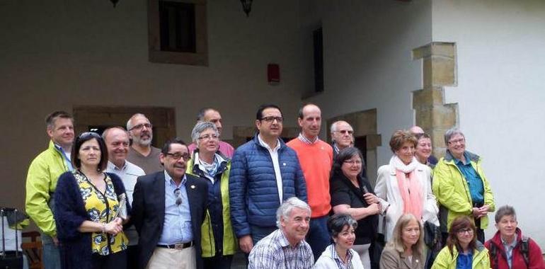 Asociaciones jacobeas alemanas conocen el Camino de Santiago en Asturias