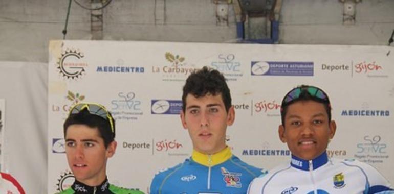 #CiclismoAsturiano. Miguel Ángel Fernández se lleva el XIV G. P. Ciclista La Calzada