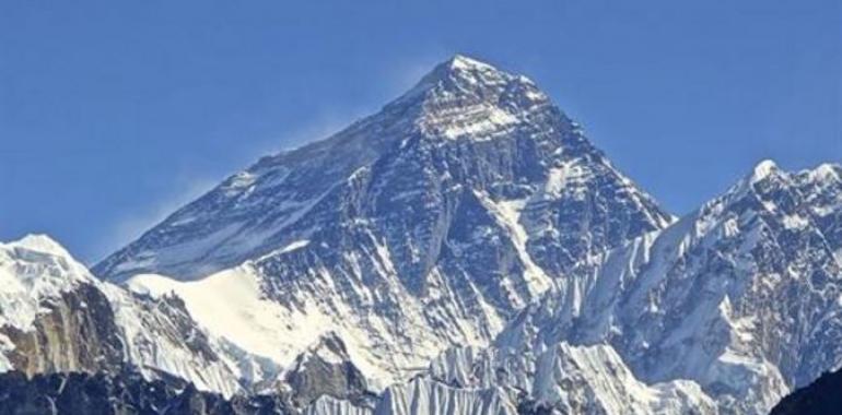 El monte Everest desplazóse al suroeste pol terremotu de Nepal