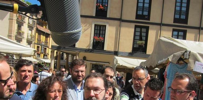 Emilio León pide apoyo a IU para su candidatura a la presidencia de Asturias