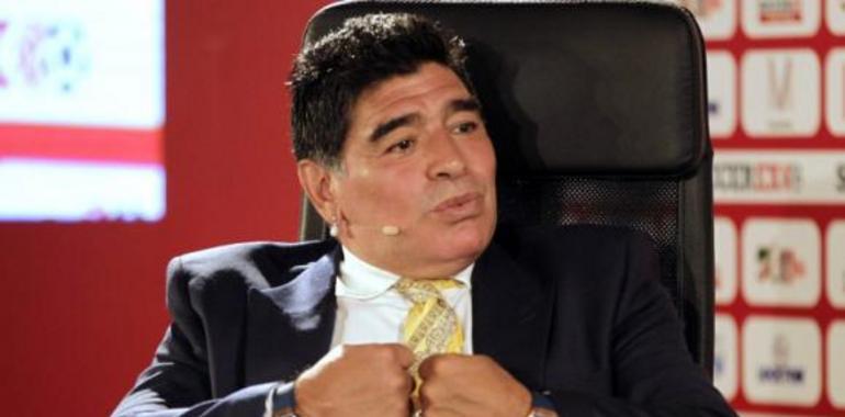  Diego Maradona se postula a la presidencia de la FIFA 