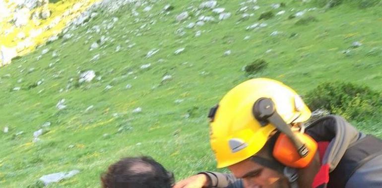 Rescatan a un montañero muy deshidratado en la ruta Anillo de Picos