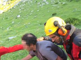 Rescatan a un montañero muy deshidratado en la ruta Anillo de Picos