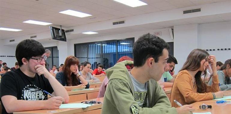 Casi un millar de alumnos picarán hoy en la puerta de Uniovi