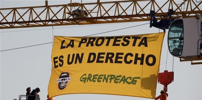 Greenpeace sube a la grúa del Congreso para decir #SinMordazas