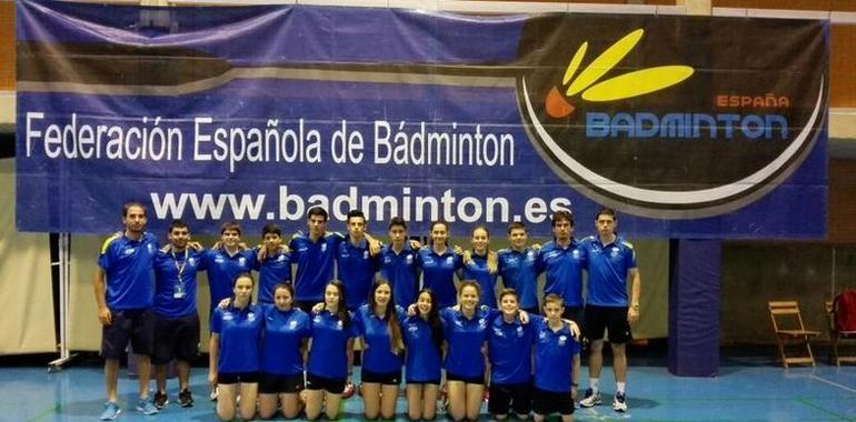 Asturias arrasa con el título nacional cadete en Badminton