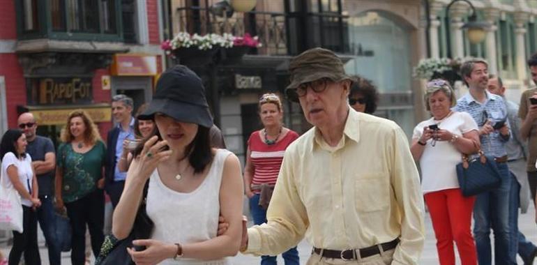 Woody Allen sorprendió a los ovetenses paseando por las calles del centro